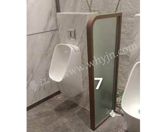 小便斗隔斷